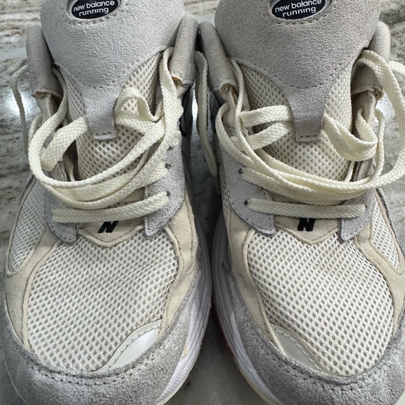 New Balance 2002R Sneakers - Light Gray - Picture 9 of 11